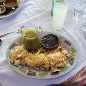 Chilaquiles con tofu y salsa verde buenísimos!!! Con queso vegano  at El México de Frida in San Luis Potosi
