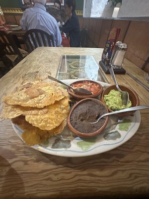Tostadas de plátano macho, acompañado de guacamole, frijoles, Salsa de tomate   at El México de Frida in San Luis Potosi