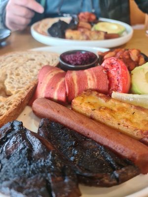 Big breakfast at The Jolly Miller Cafe in Williams Landing