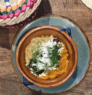 Chicharrón de trigo en salsa verde y roja at Ojo de Maíz in Mexico City