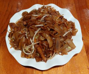 Pan Fried Rice Noodle, SoySauce with Veggie Shredded Beef 頭抽牛魔王炒河 at Yuán Shàn SùShí 圓善素食 in Kowloon
