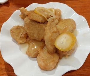 Fried Vegetarian Chicken with Lemon Sauce 香酥西檸素雞 at Yuán Shàn SùShí 圓善素食 in Kowloon