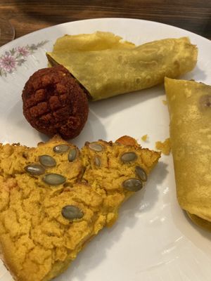 Involtini, falafel e farifrittata #Veganuary at La Schiscetteria in Milan