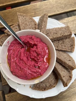 Hummus di barbabietola   at La Schiscetteria in Milan