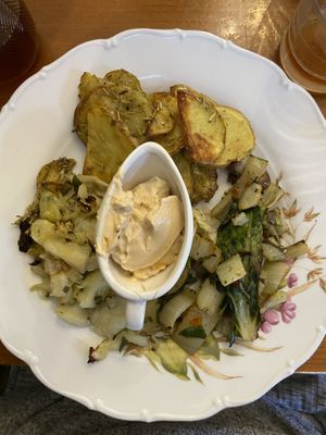 Patate, biete con olive taggiasche e verza   at La Schiscetteria in Milan