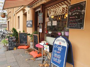 Seating outside when not in Lockdown  at Coffee Why Not in Berlin
