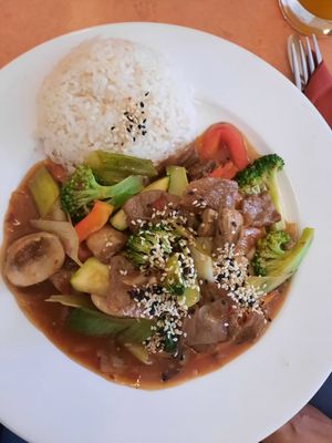 Main dish (5) at Loving Hut in Hamburg