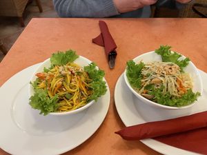 Mangosalat mit Garnelen  at Loving Hut in Hamburg