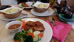 Very light vegan dishes at Loving Hut in Hamburg