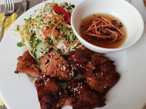 Vleisch with veggies and rice noodles at Loving Hut in Hamburg