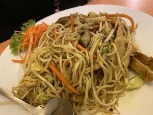 "fried" noddles at Loving Hut in Hamburg