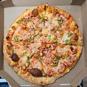 large - vegan cheese, banana peppers, vegan chicken (impossible) at Toppers Pizza in Indianapolis