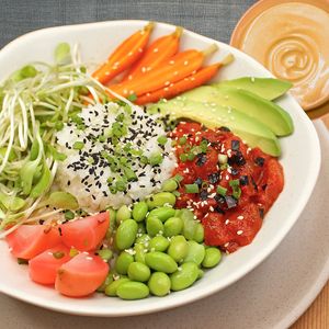 California Tuna Poke Bowl served with Sriracha Mayo at Golden State Vegan Sushi in Bangkok