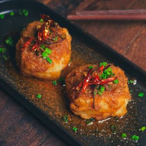 Tokyo Fry Tofu - Fry Tofu, Crispy Shallots, Toasted Sesame Dressing at Golden State Vegan Sushi in Bangkok
