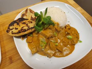 Chick'n korma, homemade naan bread and basmati rice👍 at Vegan Earth in Ayr