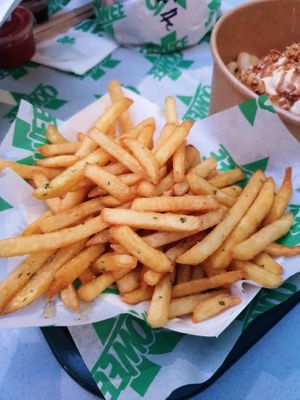 Garlic fries at Oowee Vegan in South West London