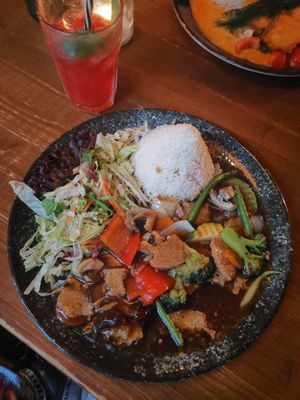 Mock Chicken and Lemonade at Pholosophy in Leipzig