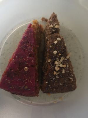 Carrot Cake und Nusskuchen  at [why not] Café in Hamburg