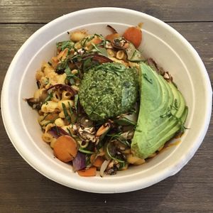 POM MAC w garden veggie pesto and 🥑 at Pomegranate Cafe in Phoenix