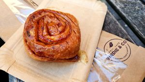 Cinnamon bun (vegan) at Birdie & Co - Mittelstraße in Dusseldorf