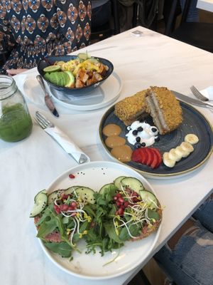 Bagel, Bowl und French Toast at Birdie & Co - Mittelstraße in Dusseldorf