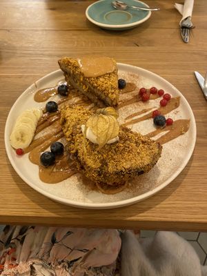Vegan French toast with nut butter and fresh fruit  at Birdie & Co - Mittelstraße in Dusseldorf
