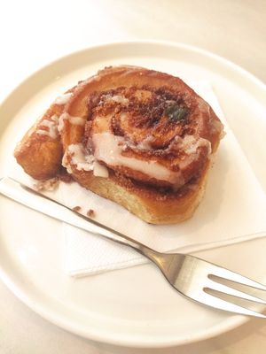 Cinnamon roll at Birdie & Co - Mittelstraße in Dusseldorf