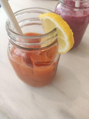Fresh juice and smoothie (with vegan milk) at Birdie & Co - Mittelstraße in Dusseldorf