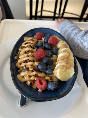 Banana and peanut porridge   at Birdie & Co - Mittelstraße in Dusseldorf