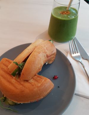 Vegan Bagel and Green Smoothie at Birdie & Co - Mittelstraße in Dusseldorf