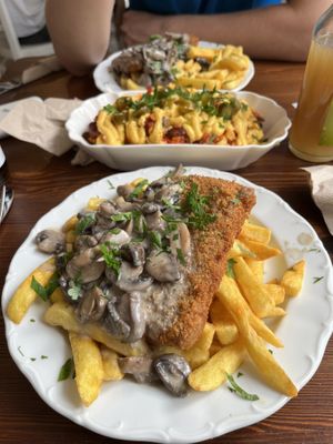 Schnitzel with mushroom gravy/fries and loaded cheesy fries! ♥️♥️♥️  at Rebels in Bamberg