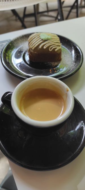 Expresso con Brownie de Chocolate Blanco y Matcha at Corazon Contento PDC in Playa Del Carmen