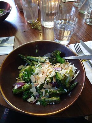 Risotto met broccoli en groene asperges at Vegitalian - Schoutenstraat in Utrecht