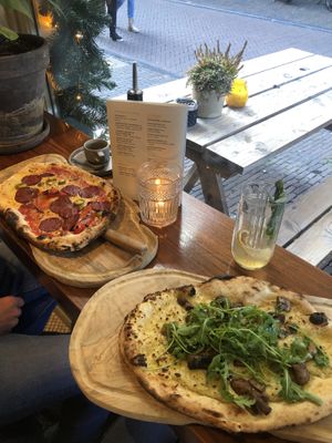 no pepperoni and truffle mushroom  at Vegitalian - Schoutenstraat in Utrecht