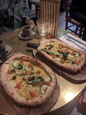 Pizzetta "Bell Pepper & Roasted Veggies" at Vegitalian - Schoutenstraat in Utrecht