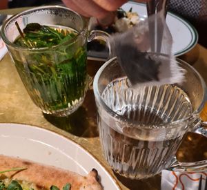 Fresh mint tea & green tea at Vegitalian - Schoutenstraat in Utrecht