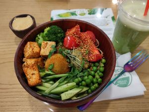 Buckwheat noodle bowl and green veggie smoothie at Eco Cafe in Tashkent