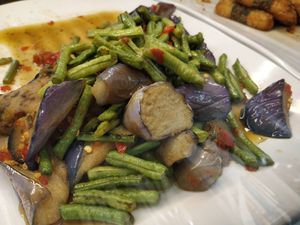 Brinjal and long bean at Happy Life Vegetarian 喜悦人生素食 in Central Singapore
