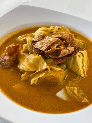 Try the Long Tong, average taste not that fantastic. I like the stall which is clean and tidy. at Happy Life Vegetarian 喜悦人生素食 in Central Singapore