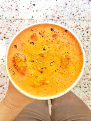 Our YEATjuice Fresh Energy with orange, carrot, grapefruit, turmeric, black pepper. Full of vitamines A, C and E at YEAT in Paris