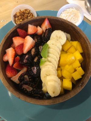 Mixed fruit bowl at The Bowl Bar in Cancun