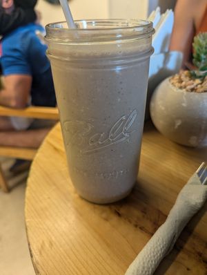 Vegan protein shake with oats and banana at The Bowl Bar in Cancun