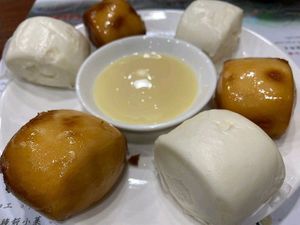 Steamed or pan fried buns 金銀饅頭 at Vilavilla Gourmet in New Territories