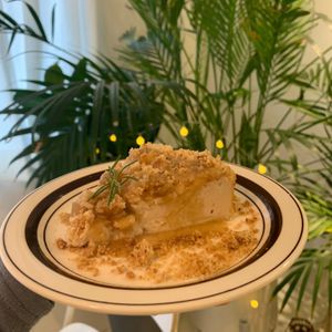 apple crumble cheesecake at Vegan Vanilla Bakery in Daejeon