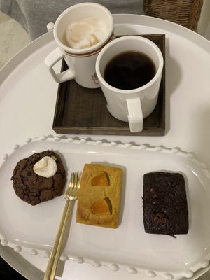 Coffee and desserts at Vegan Vanilla Bakery in Daejeon