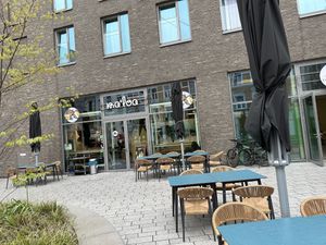 outside  at Ma'loa in Bonn
