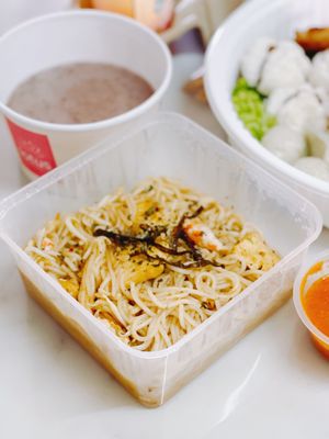 Vegan friendly dry laksa at Lotus Vegetarian 莲心 - Novena in Central Singapore