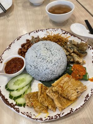 Blue pea nasi lemak 👍🏻 at Lotus Vegetarian 莲心 - Novena in Central Singapore