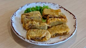Signature Taro Mee Sua Cake at Lotus Vegetarian 莲心 - Novena in Central Singapore