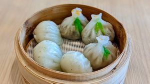 Truffle Mixed Mushroom Dumplings & Veggie Shrimp Dumplings at Lotus Vegetarian 莲心 - Novena in Central Singapore